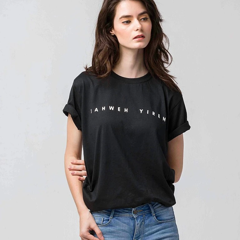 Les T-shirts EVJF : Un Must-Have Pour Un Enterrement de Vie de Jeune Fille Réussi